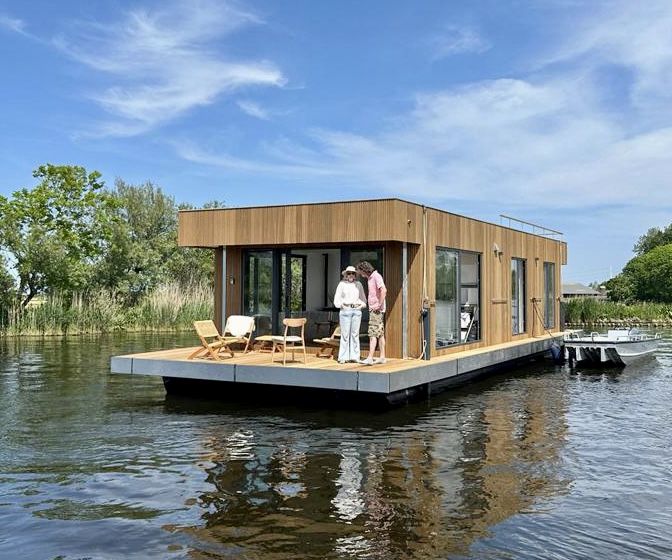 Houseboat "Nevel" at the Kagerplassen tender included