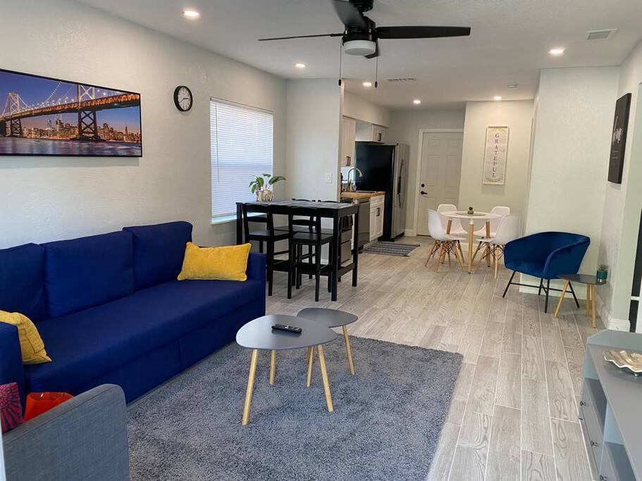 Lovely 2-beds Central Clearwater Apartment