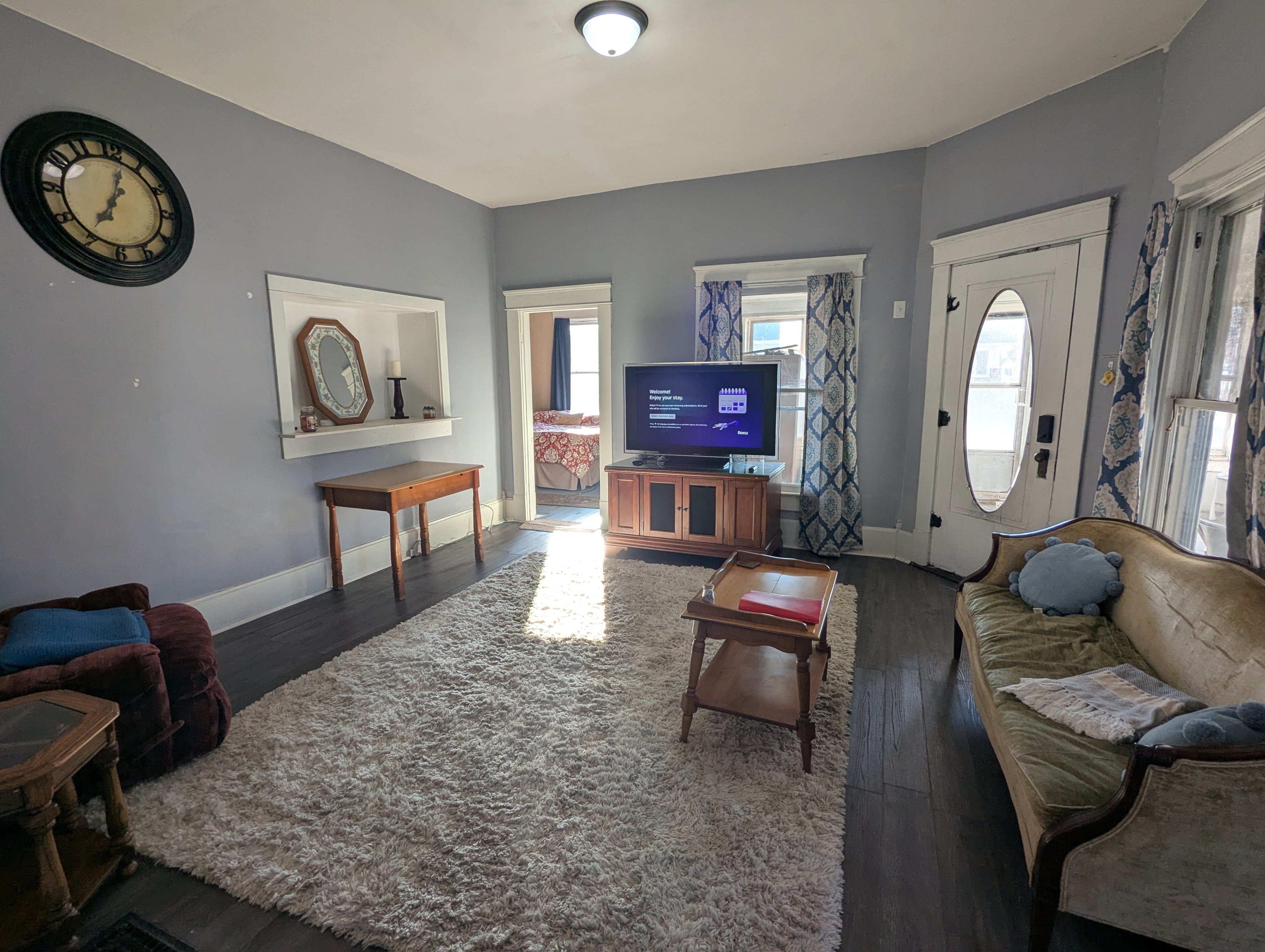 Peaceful & Simple 2 BR Home in Quiet Neighborhood